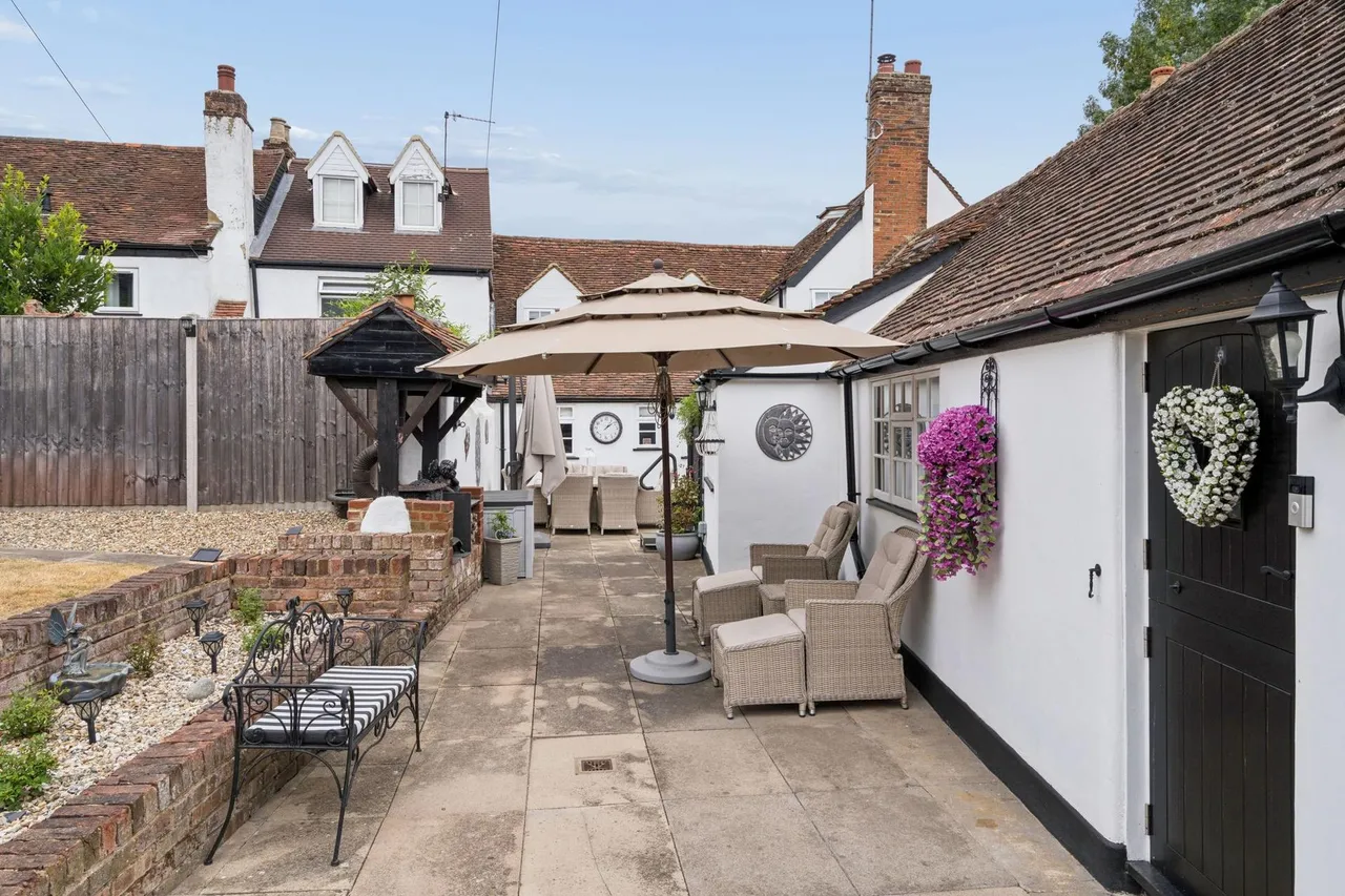High Street, London Colney, AL2, photo 23