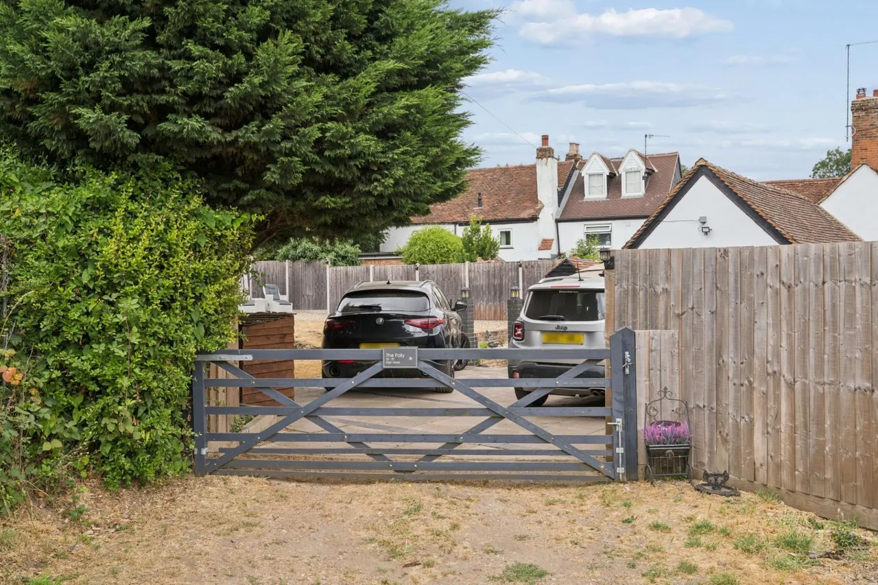 High Street, London Colney, AL2, photo 24