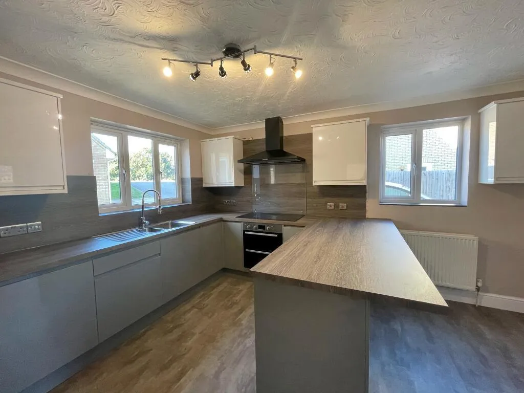 Kitchener Close, Lakenheath, photo 5