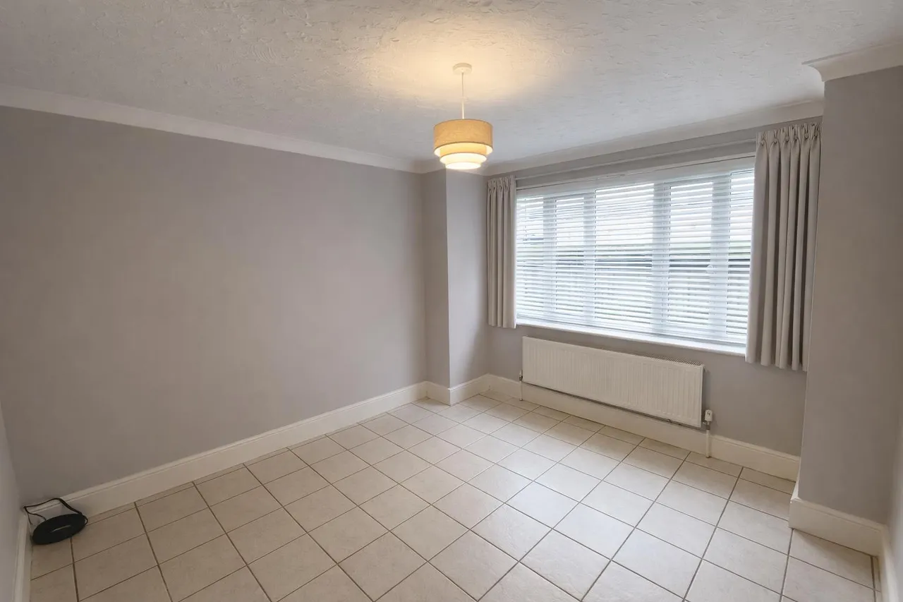 Kitchener Close, Lakenheath, photo 8