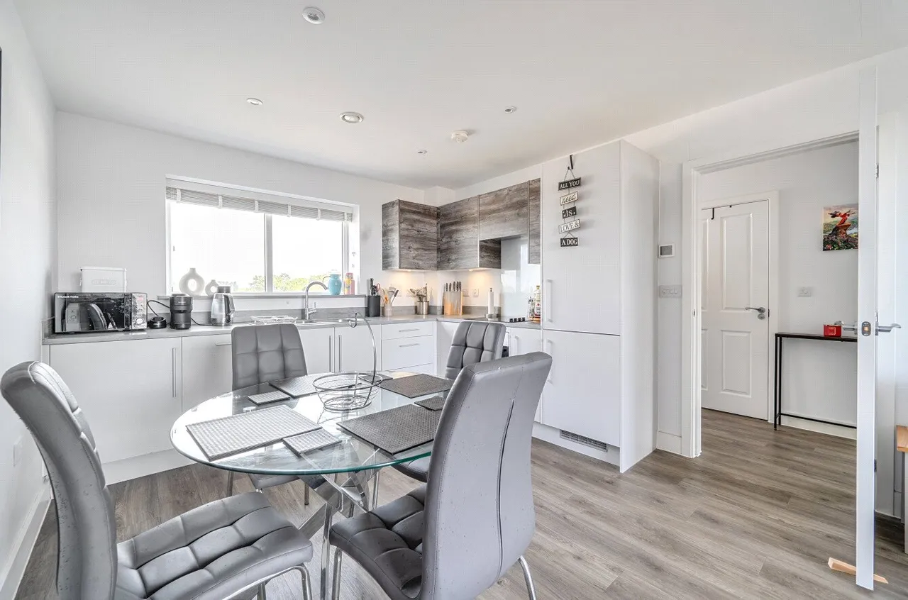 Aspect Place, Hersham, KT12, photo 8
