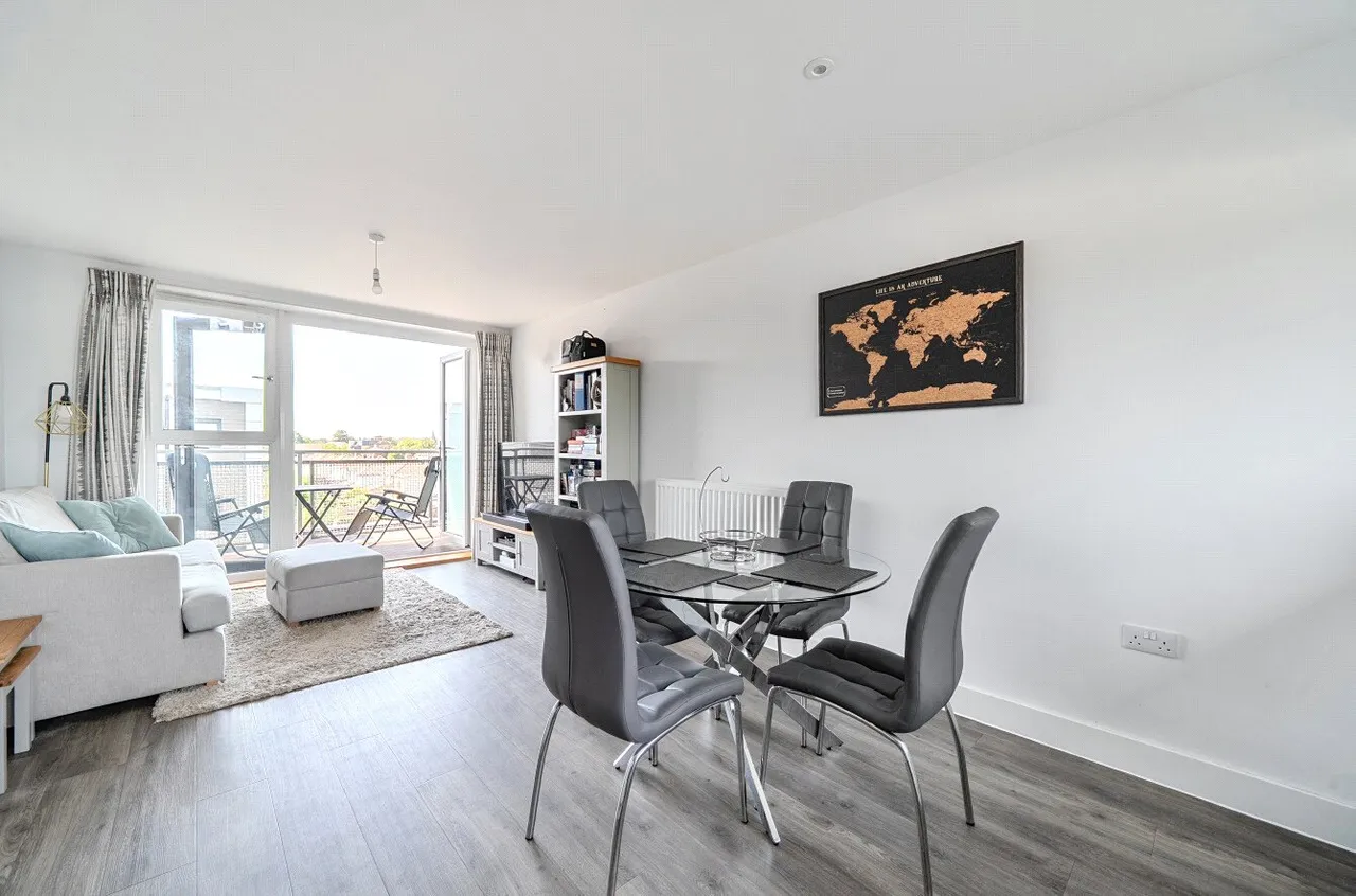 1 bed flat for sale, Aspect Place, Hersham, KT12