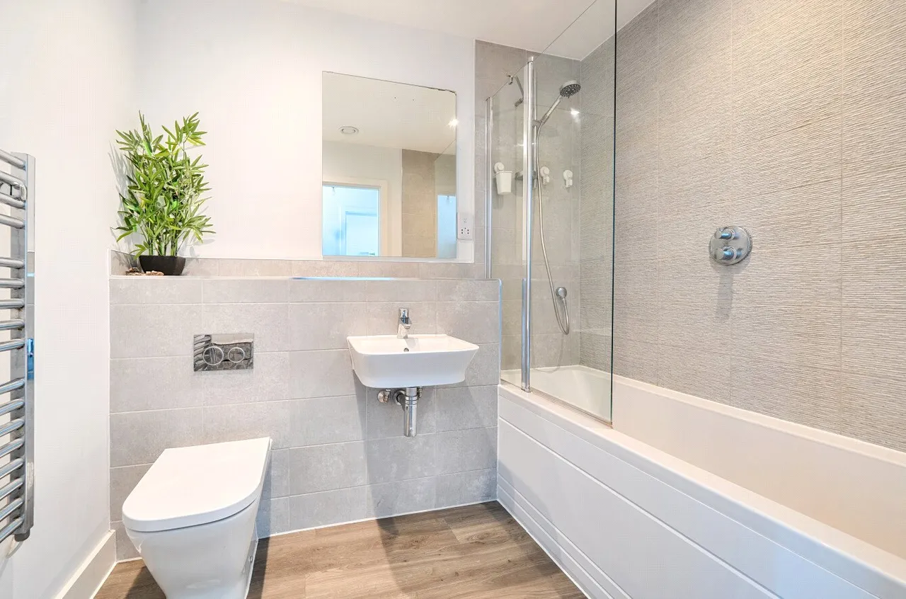 Aspect Place, Hersham, KT12, photo 6