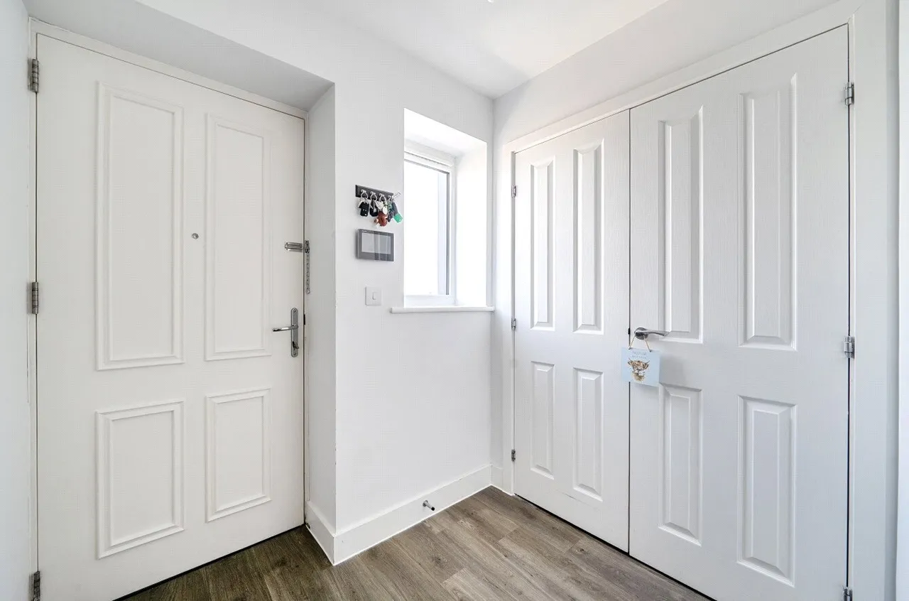 Aspect Place, Hersham, KT12, photo 7