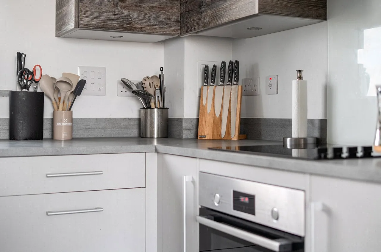 Aspect Place, Hersham, KT12, photo 9