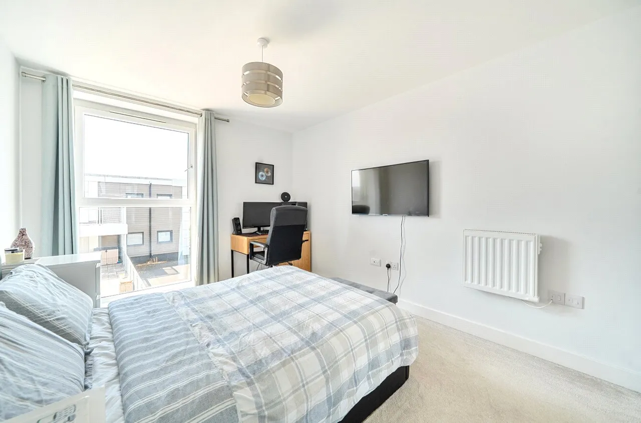 Aspect Place, Hersham, KT12, photo 13