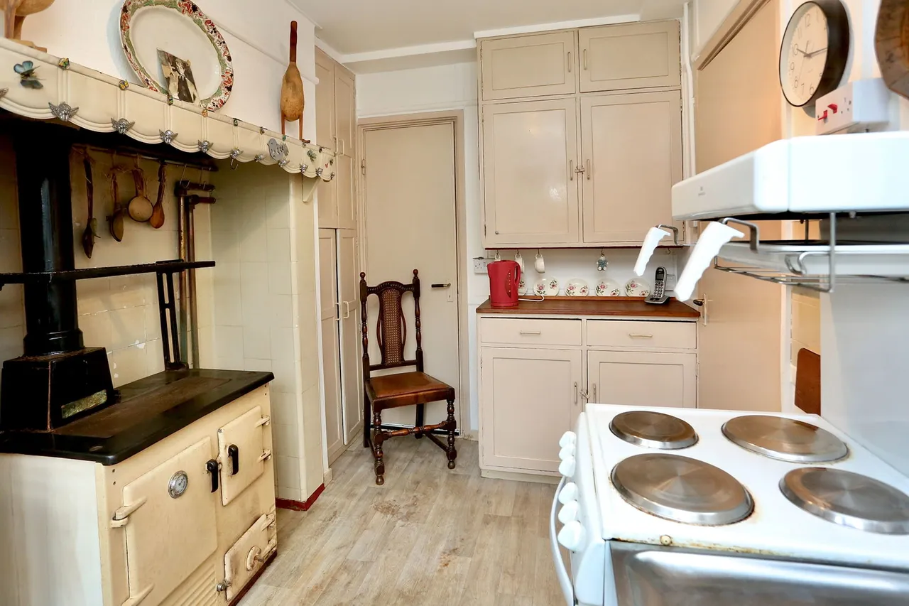 Park Crescent, Clydach, NP7, photo 6