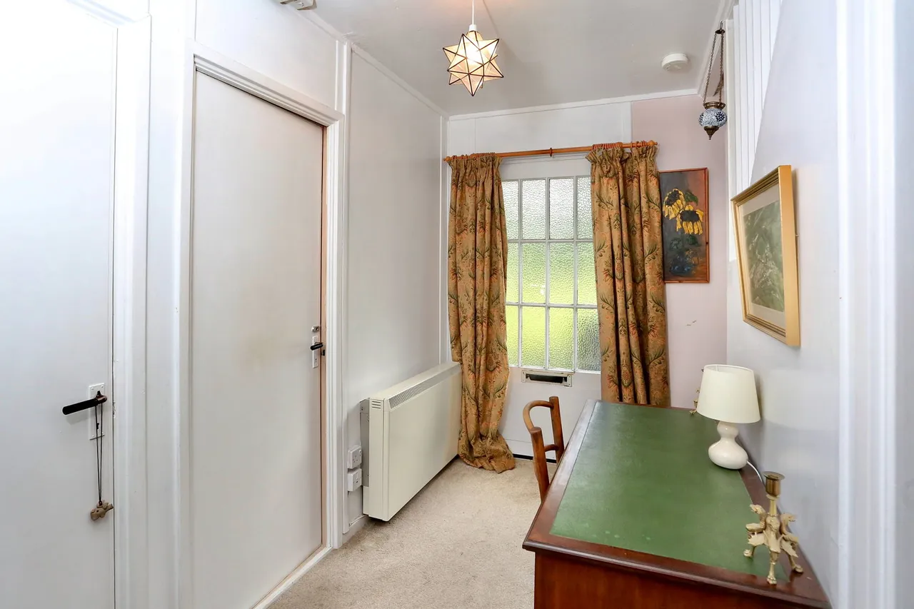 Park Crescent, Clydach, NP7, photo 9