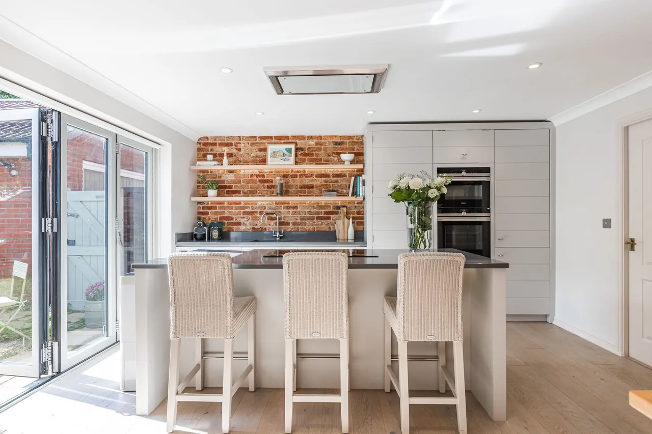Beautifully Renovated Family Home in, photo 6