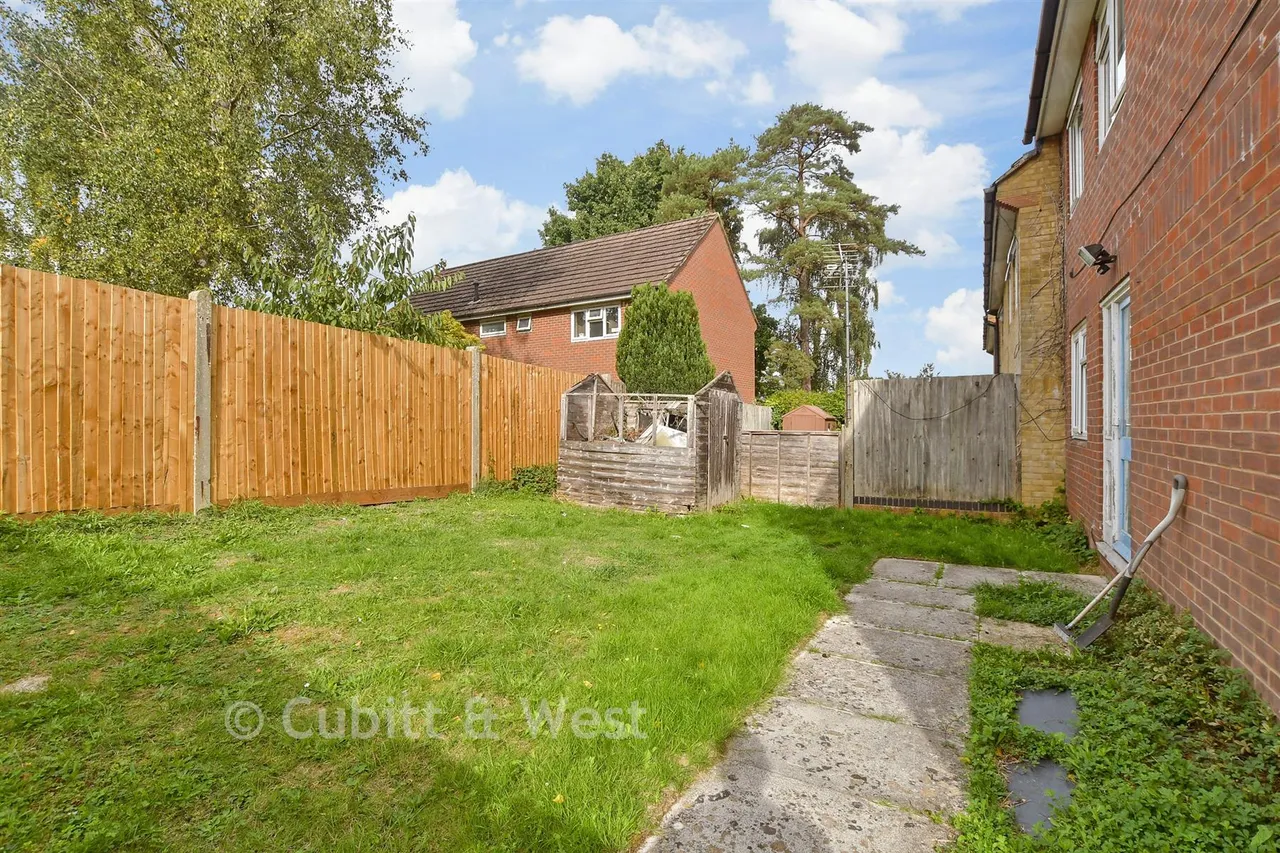 Ramblers Way, Crawley, RH11, photo 8