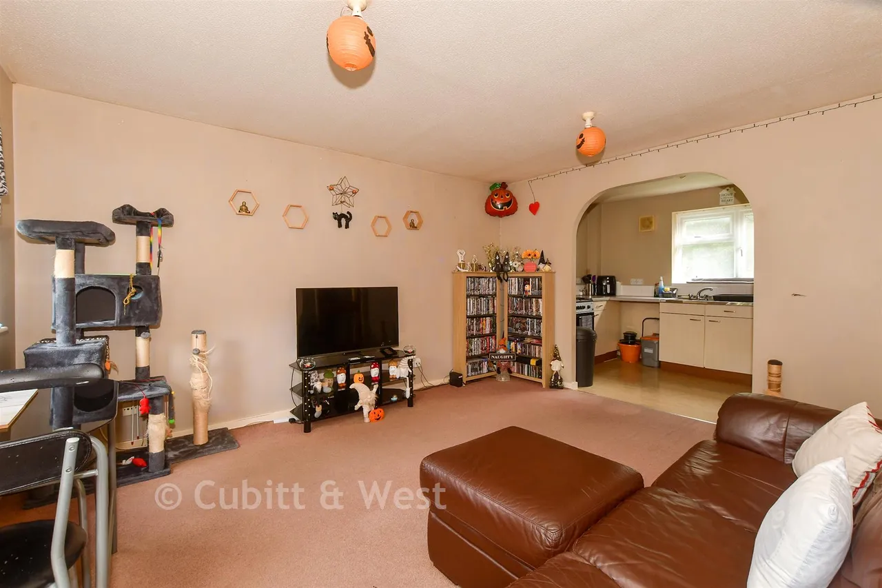 Ramblers Way, Crawley, RH11, photo 3