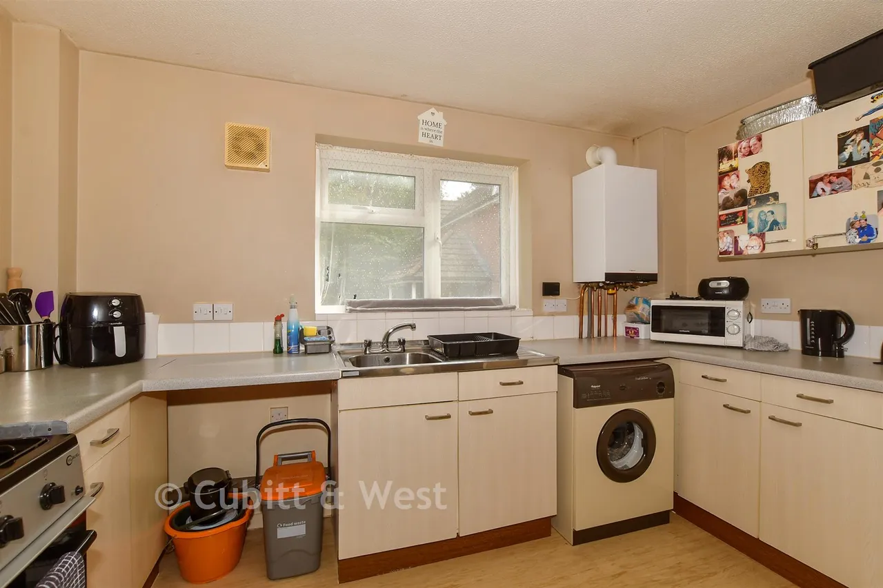 Ramblers Way, Crawley, RH11, photo 5