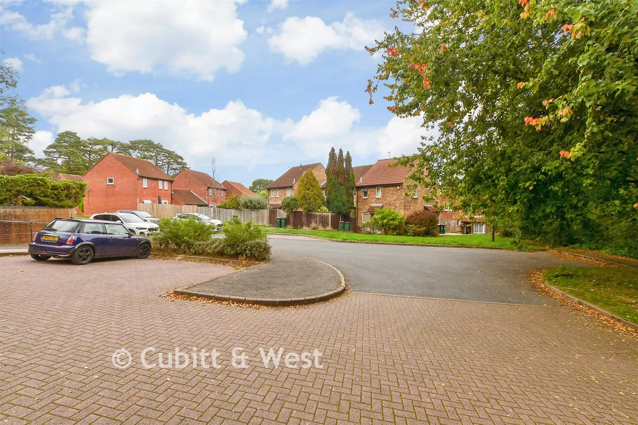 Ramblers Way, Crawley, RH11, photo 12