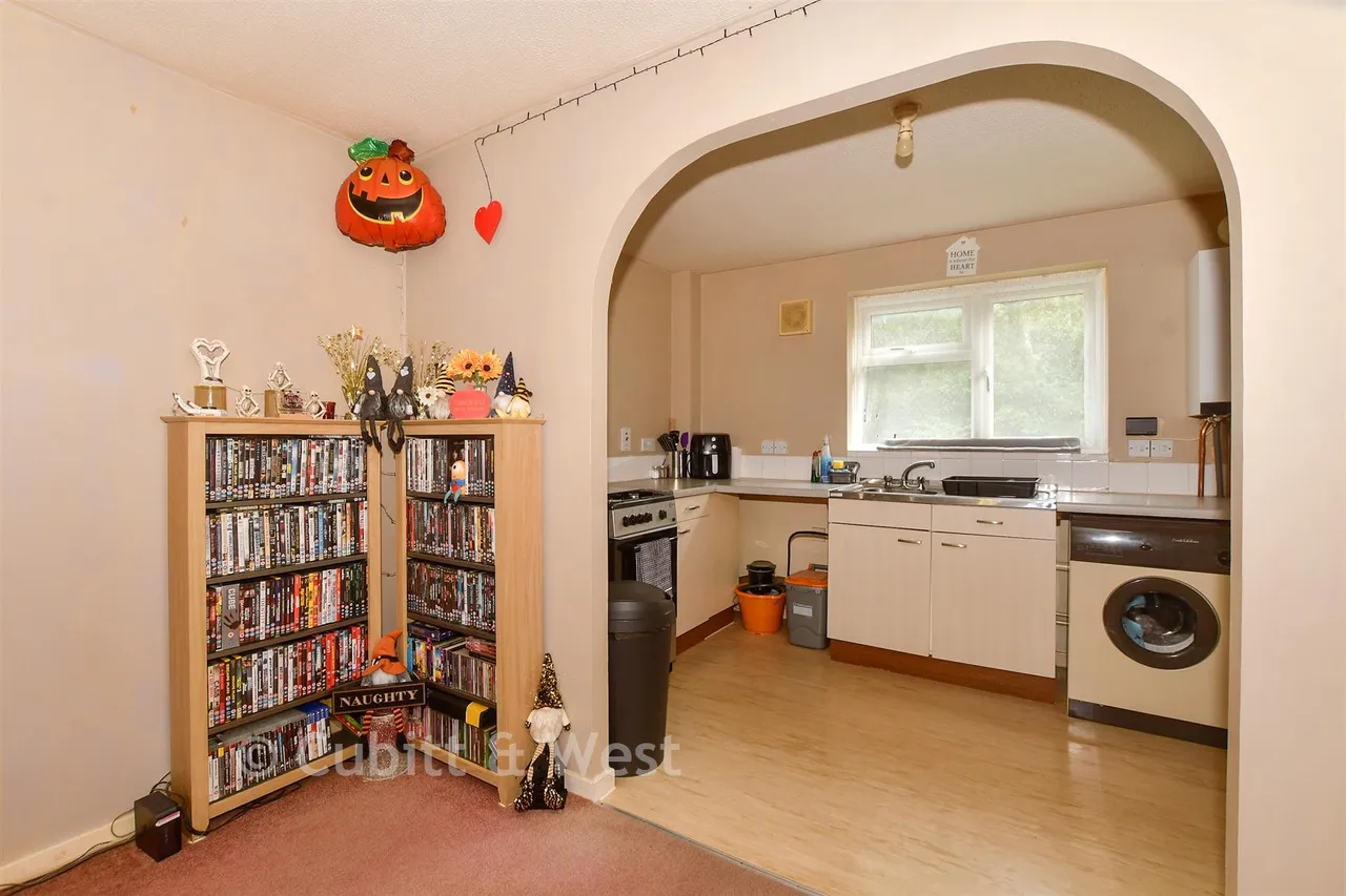 Ramblers Way, Crawley, RH11, photo 4