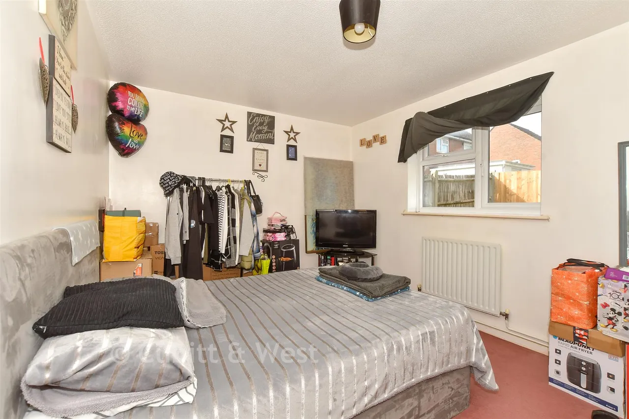 Ramblers Way, Crawley, RH11, photo 6