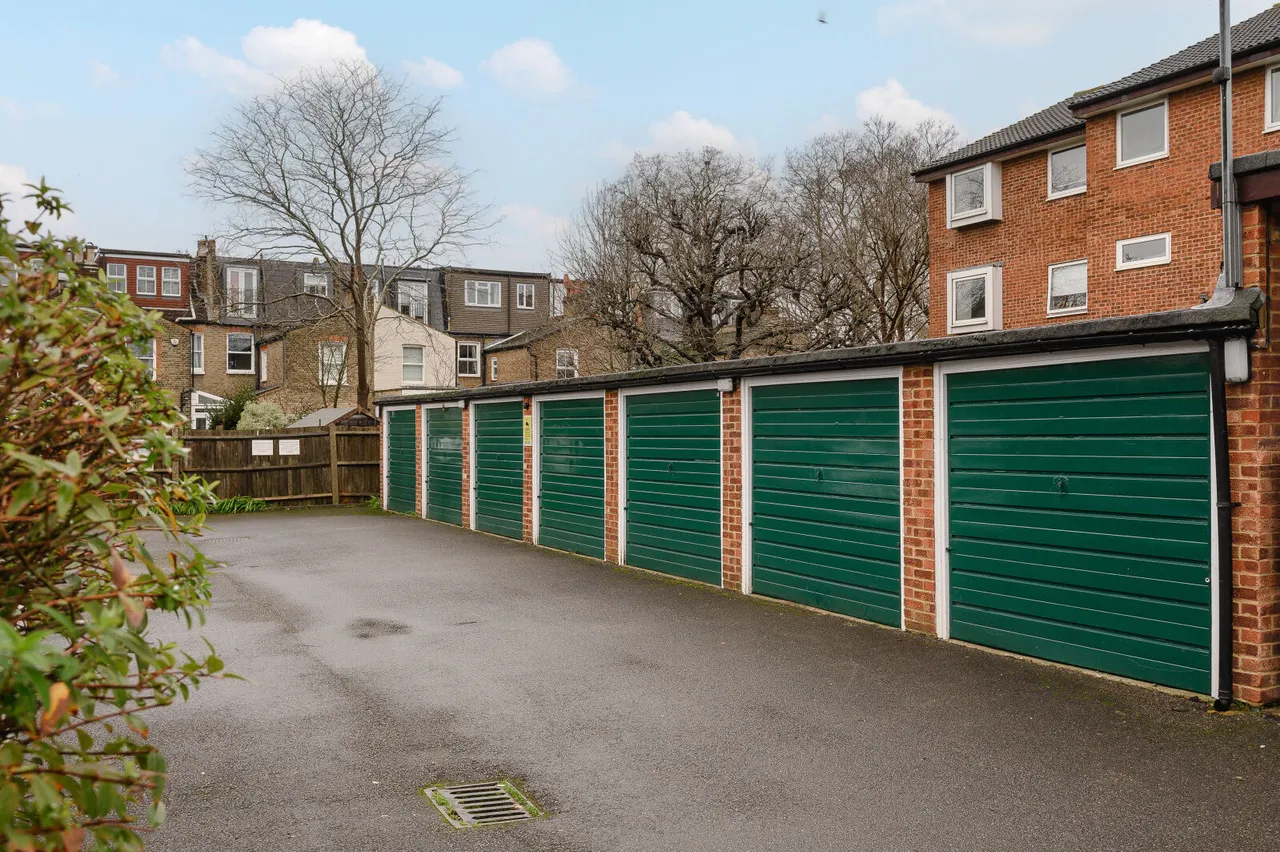 Henfield Road, London, SW19, photo 8