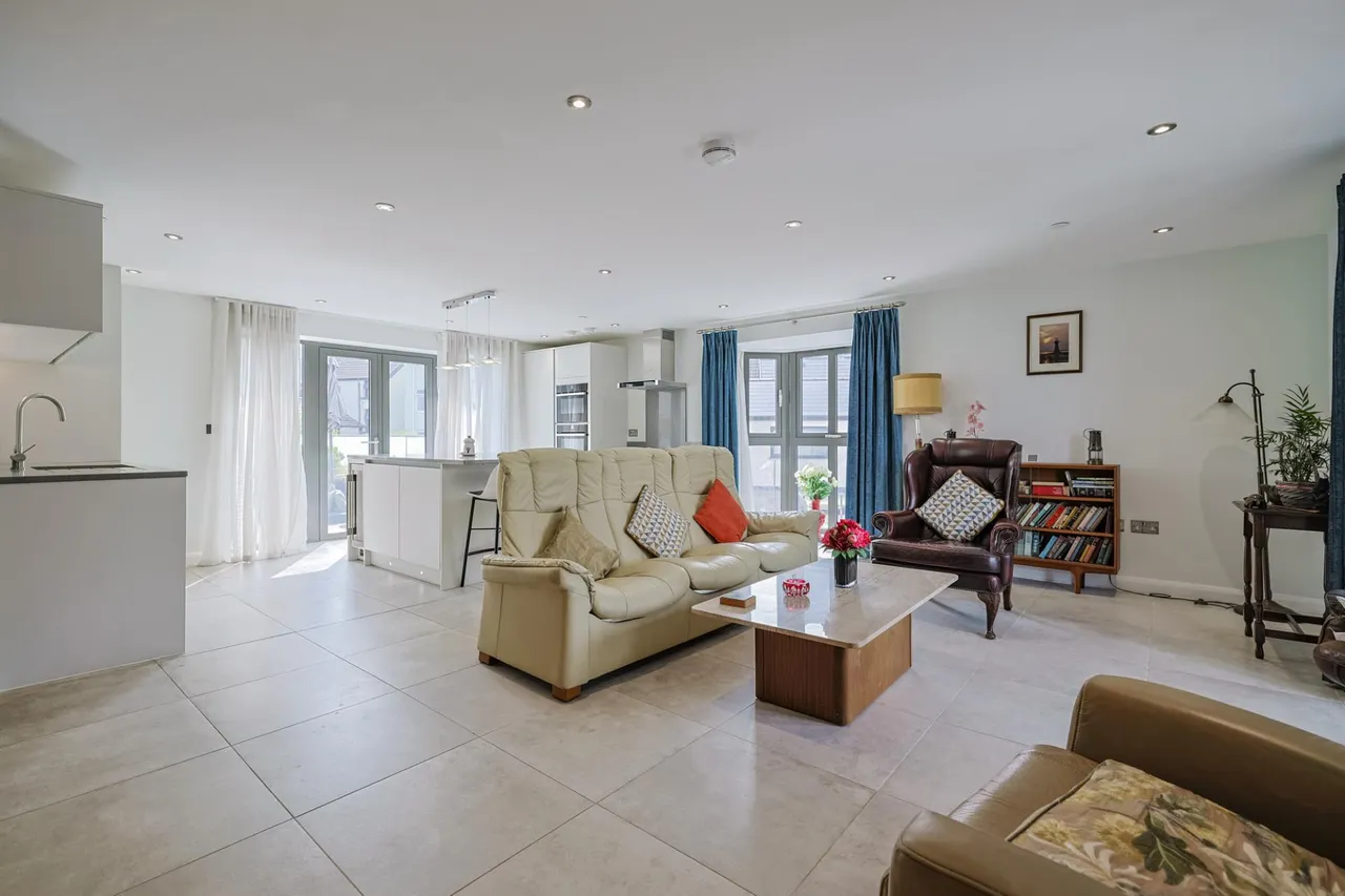 Oyster Court, Mumbles, photo 10