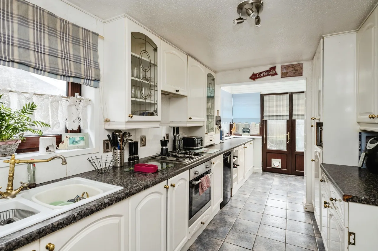 Dee Place, Swansea, SA6, photo 4