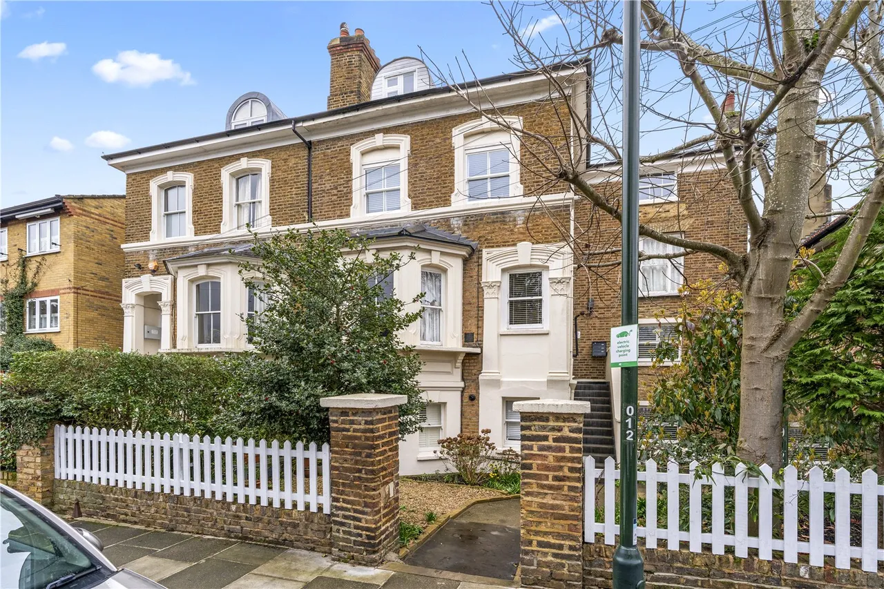 2 bed flat for sale — Laurel Road, Hampton, TW12 1JH
