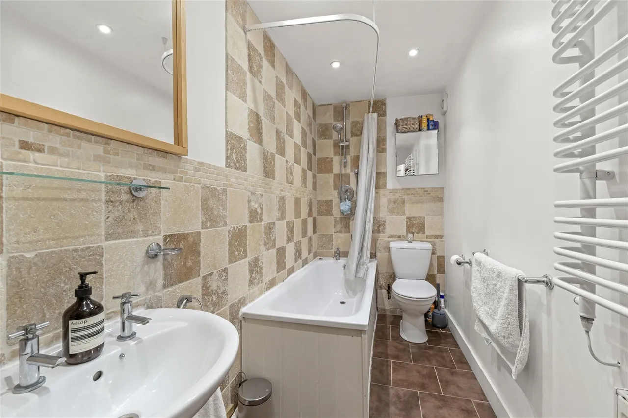 Laurel Road, Hampton, TW12 1JH, photo 6