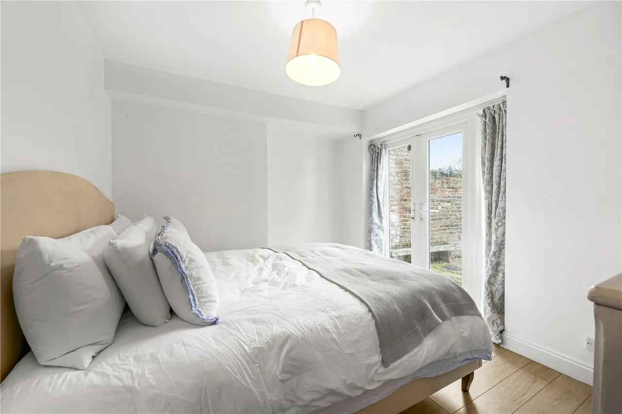 Laurel Road, Hampton, TW12 1JH, photo 9
