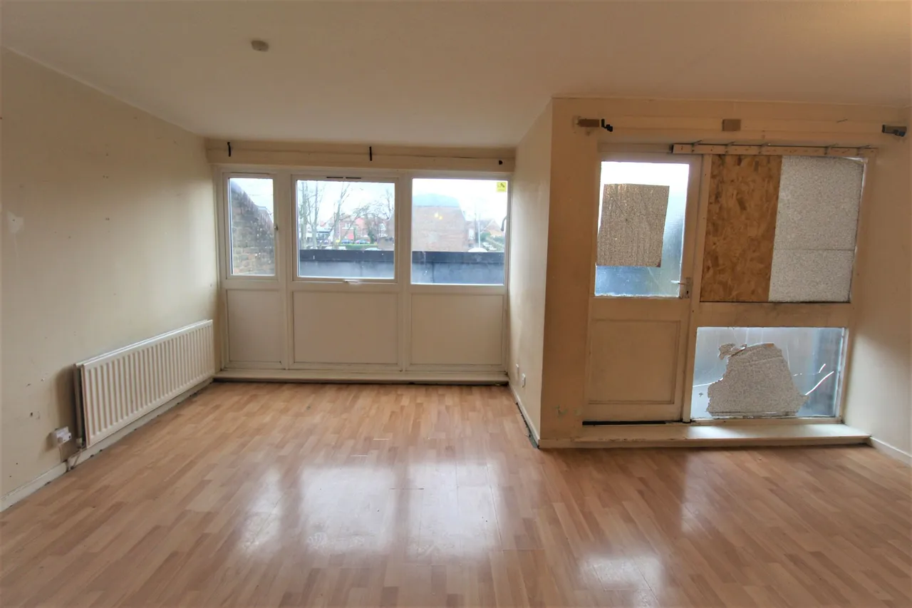 Garrison Parade, Purfleet, Essex, RM19 1ST, photo 3