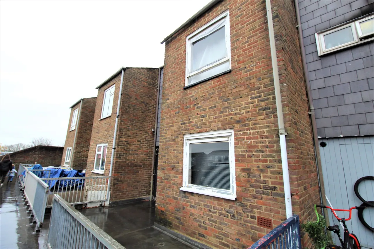Garrison Parade, Purfleet, Essex, RM19 1ST, photo 2
