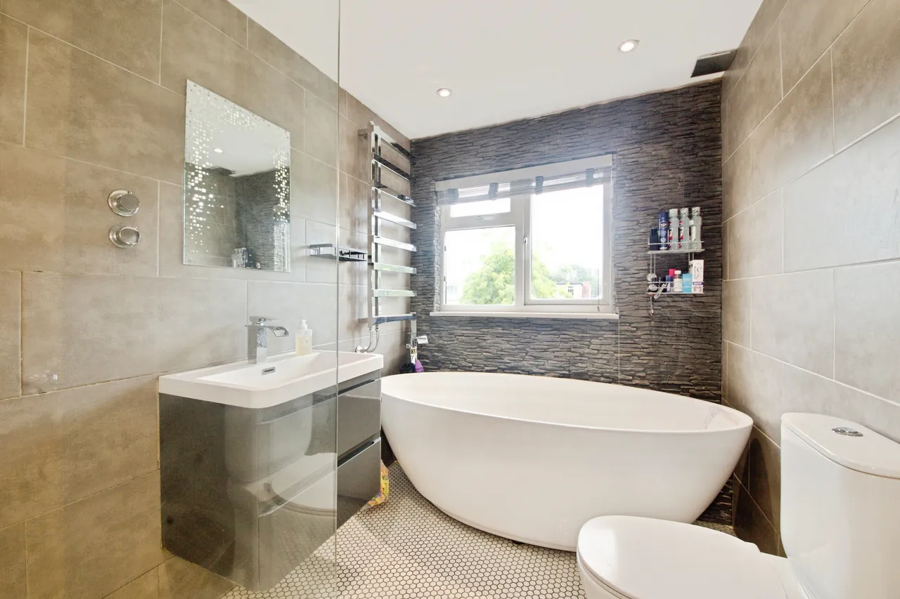 Hillview Avenue, Hornchurch, RM11, photo 13