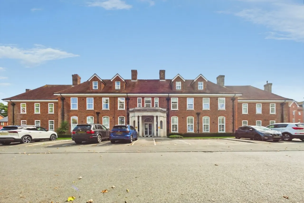 2 bed flat for sale, Major Close, Folkestone, CT20