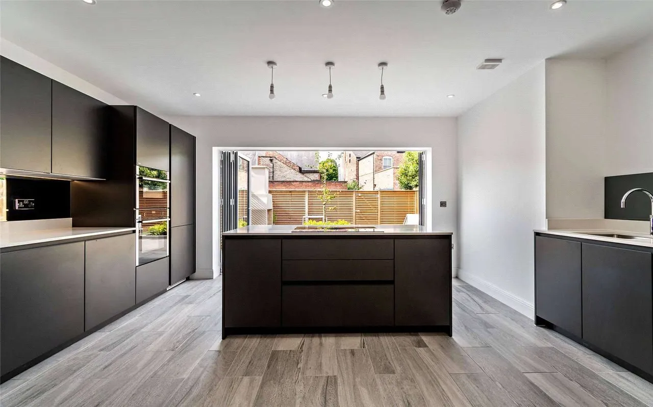 Addison Road, Hale, WA15, photo 6