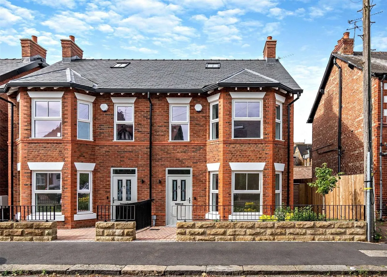 4 bed house for sale, Addison Road, Hale, WA15
