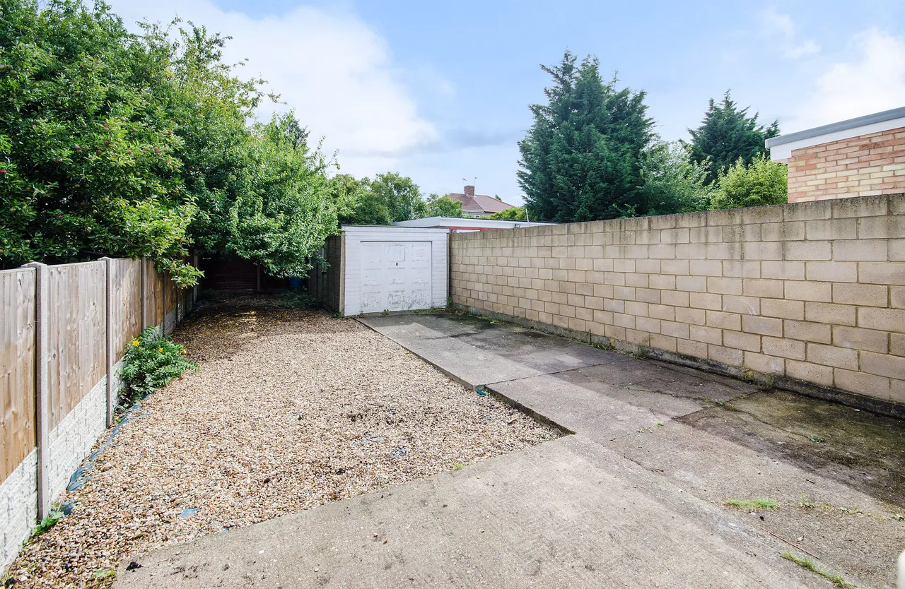 51 Holyrood Avenue, Harrow, photo 8