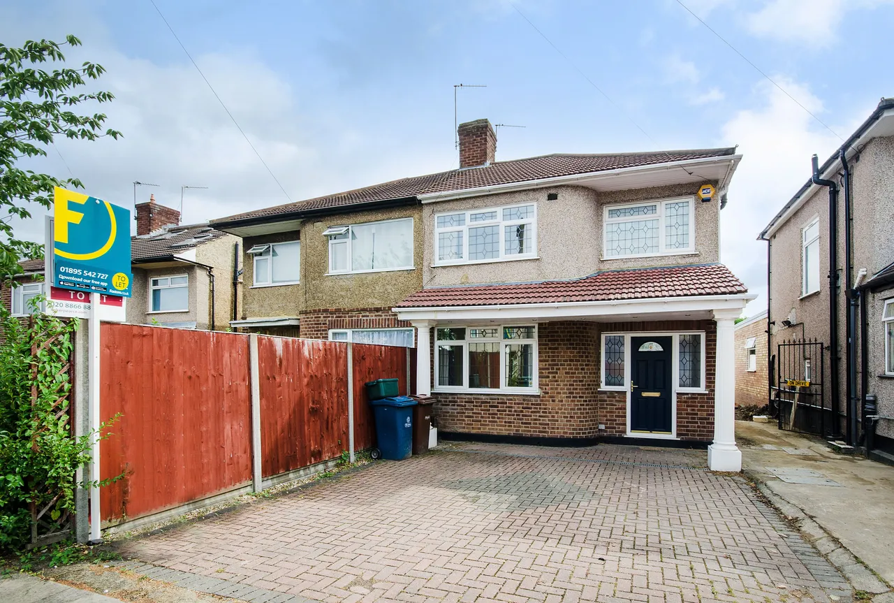 3 bed house for sale — 51 Holyrood Avenue, Harrow