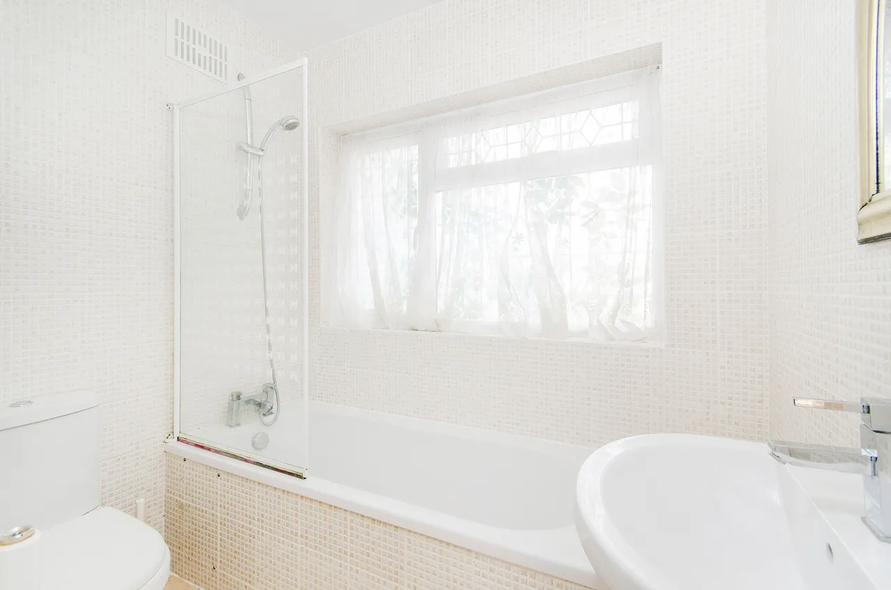51 Holyrood Avenue, Harrow, photo 7