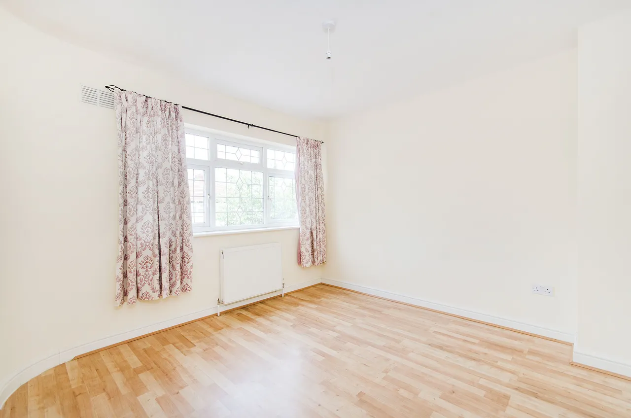 51 Holyrood Avenue, Harrow, photo 6