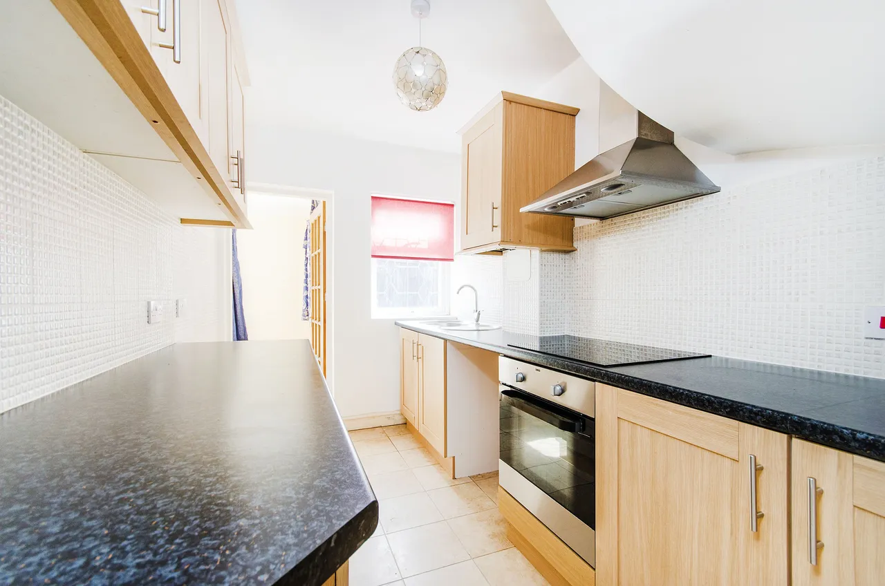 51 Holyrood Avenue, Harrow, photo 4