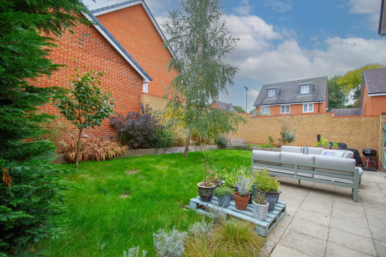 Nugent Close, Church Crookham, Fleet, GU52 8BH, photo 4