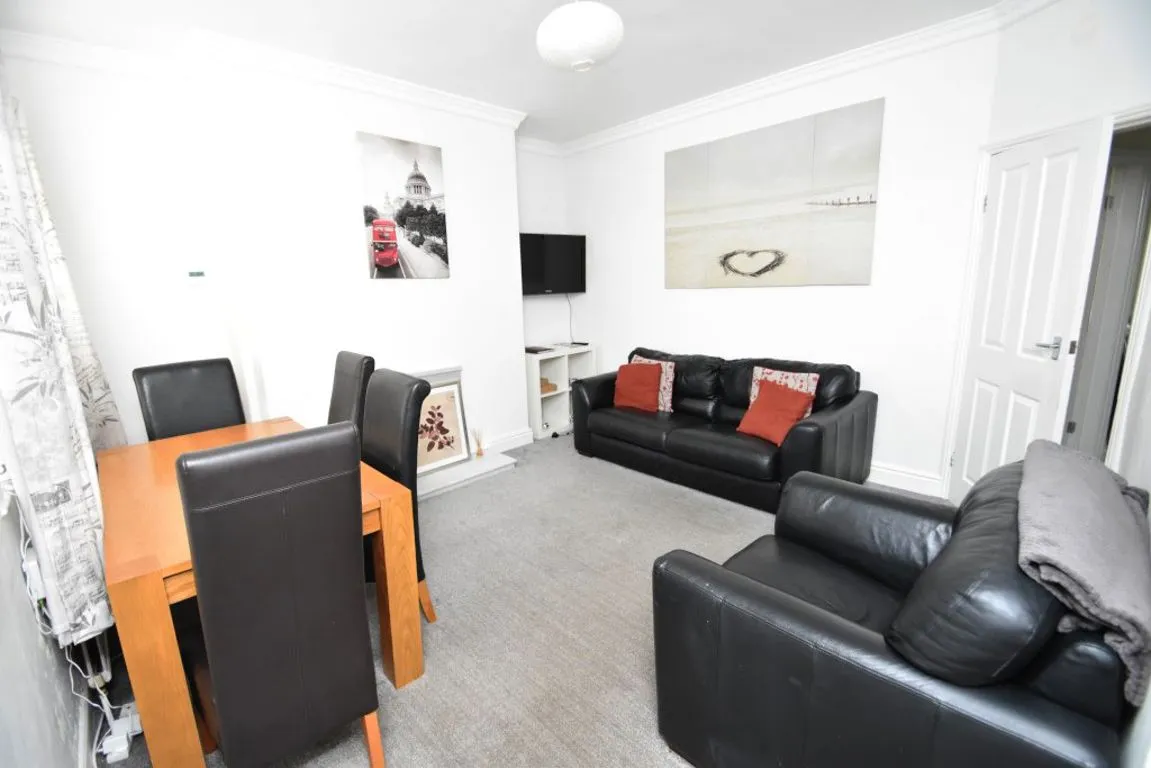 Lambton House, DH1, photo 2