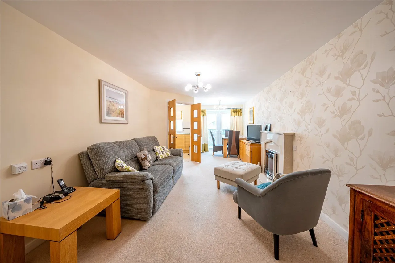 Squirrel Way, Leeds, LS17, photo 3