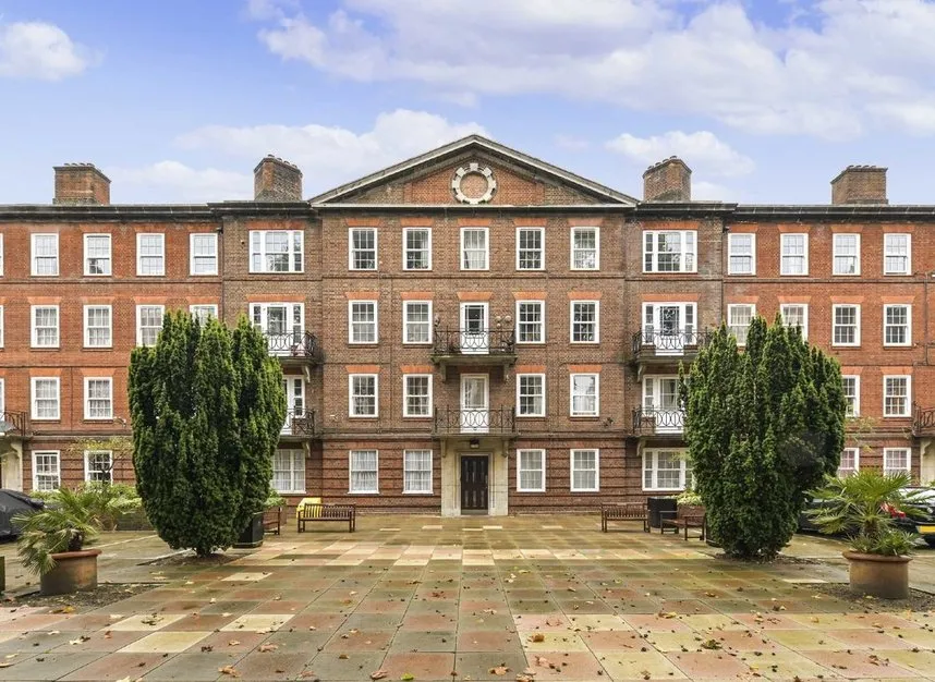 3 bed flat to rent, Hortensia Road, Chelsea, SW10