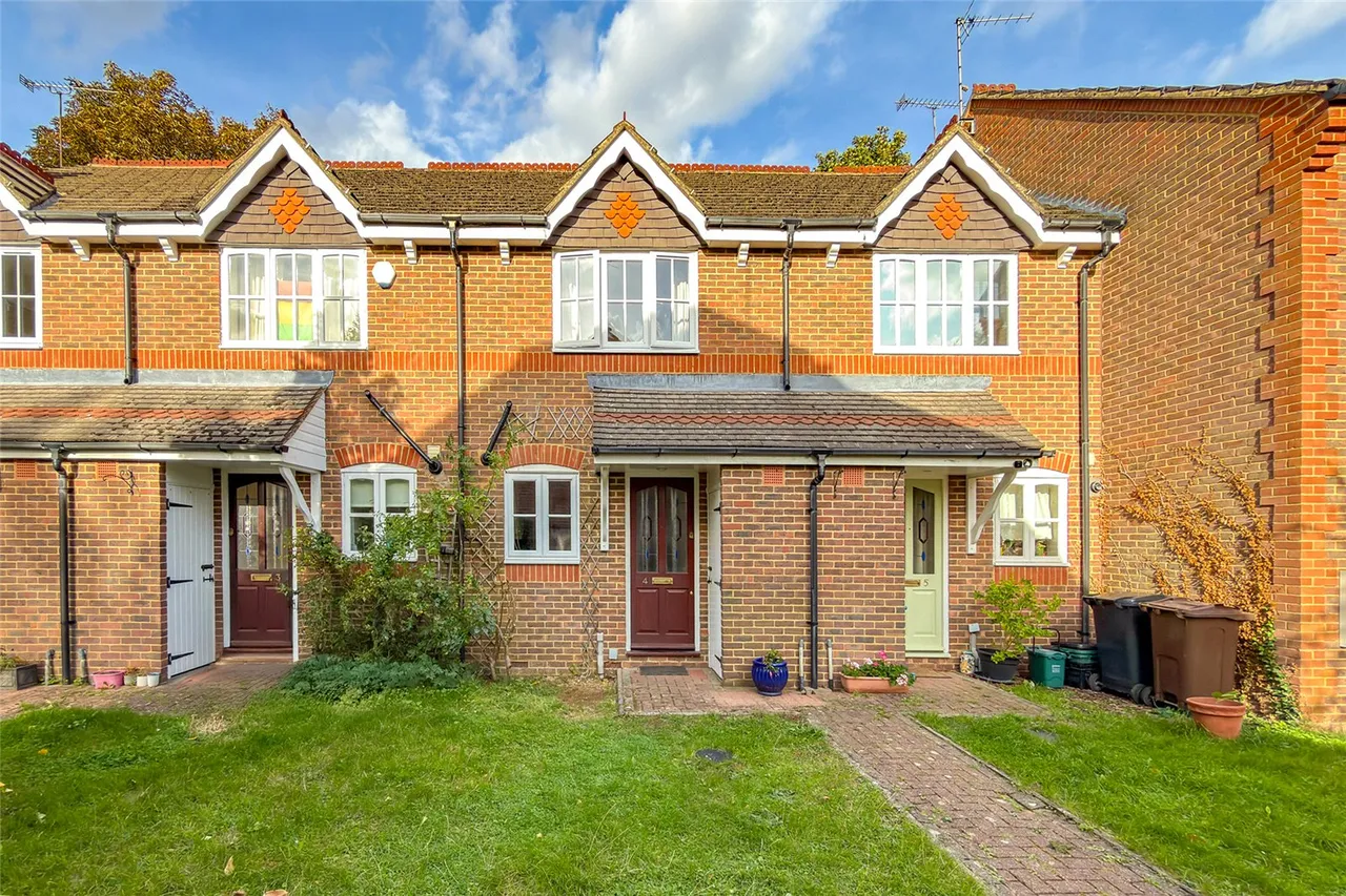 2 bed house for sale — Betjeman Close, Harpenden, Hertfordshire, AL5 4XH