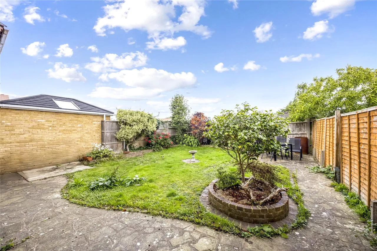Glebeside Close, Tarring, BN14, photo 17