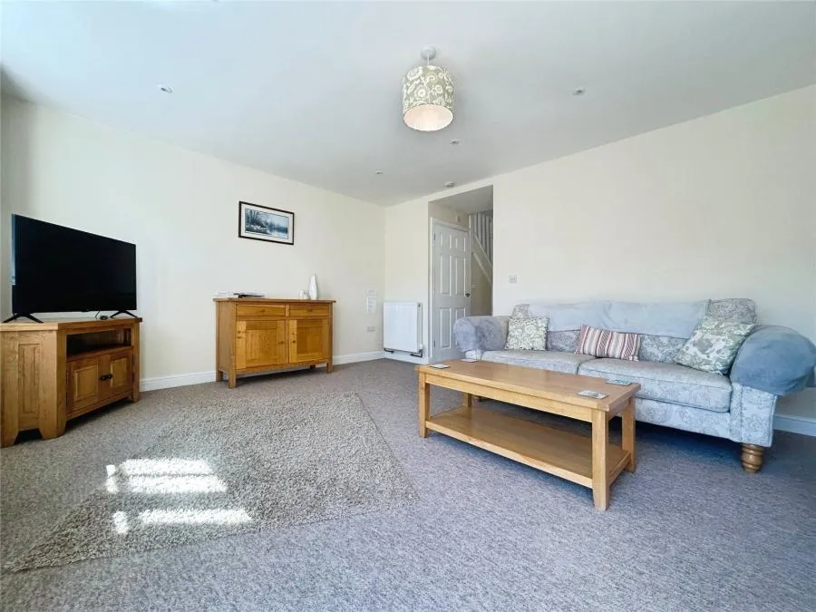 Church Street, Niton, PO38, photo 4