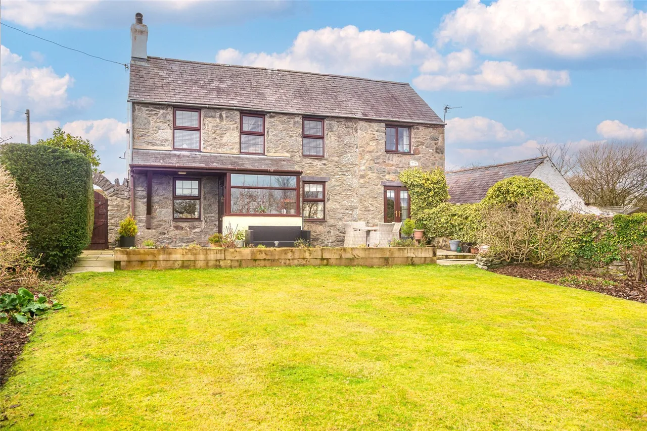 4 bed house for sale, Llanddaniel, Gaerwen