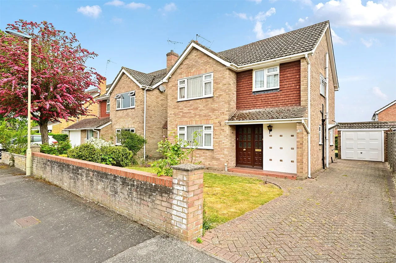 Lucas Close, Yateley, Hampshire, GU46 6JD, photo 12