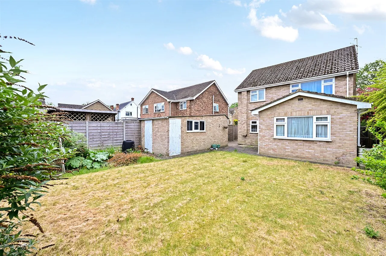 Lucas Close, Yateley, Hampshire, GU46 6JD, photo 6