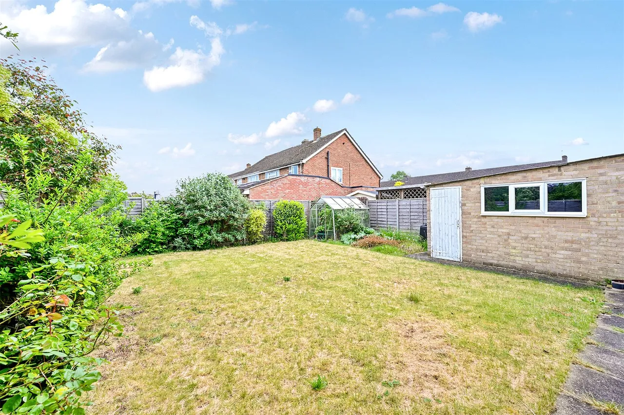 Lucas Close, Yateley, Hampshire, GU46 6JD, photo 9