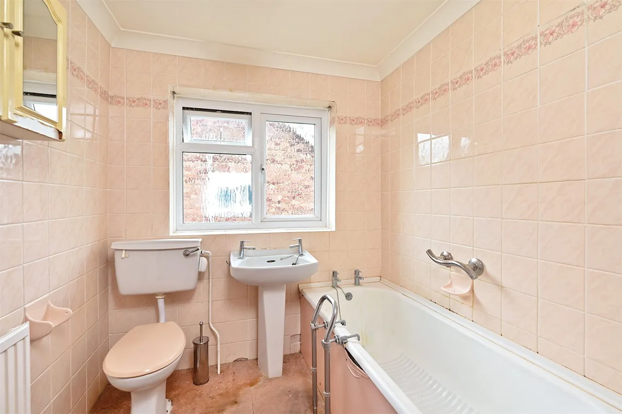 Lucas Close, Yateley, Hampshire, GU46 6JD, photo 10