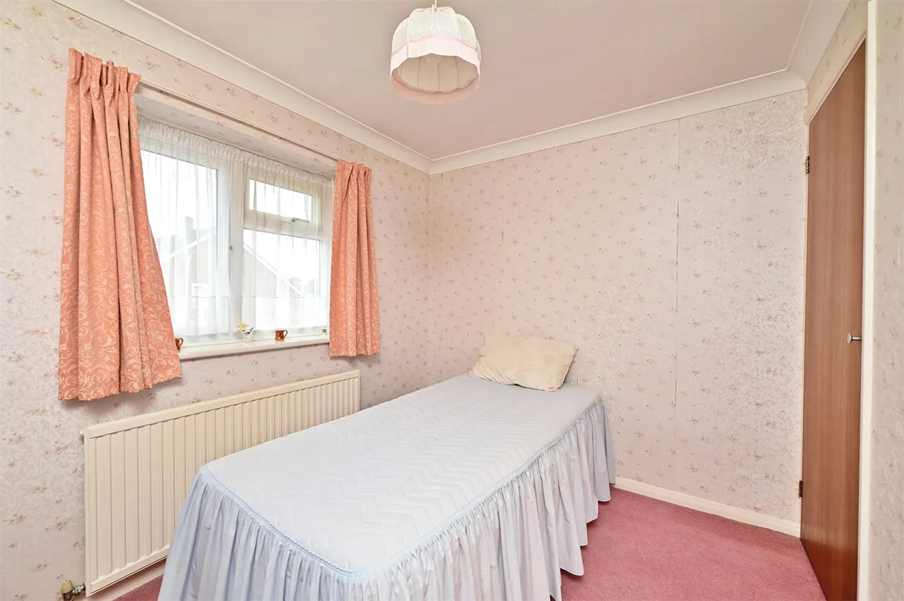 Lucas Close, Yateley, Hampshire, GU46 6JD, photo 8