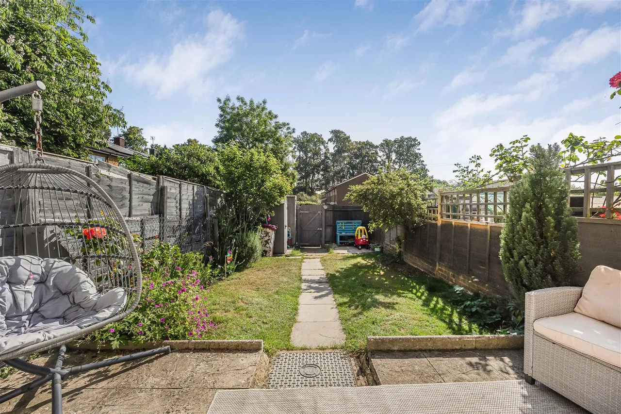 Scott Close, Emmer Green, RG4, photo 6